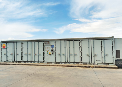 美港通配资 经济新方位·新产业里的年轻人｜戈壁滩上，给绿电建起“临时宿舍”